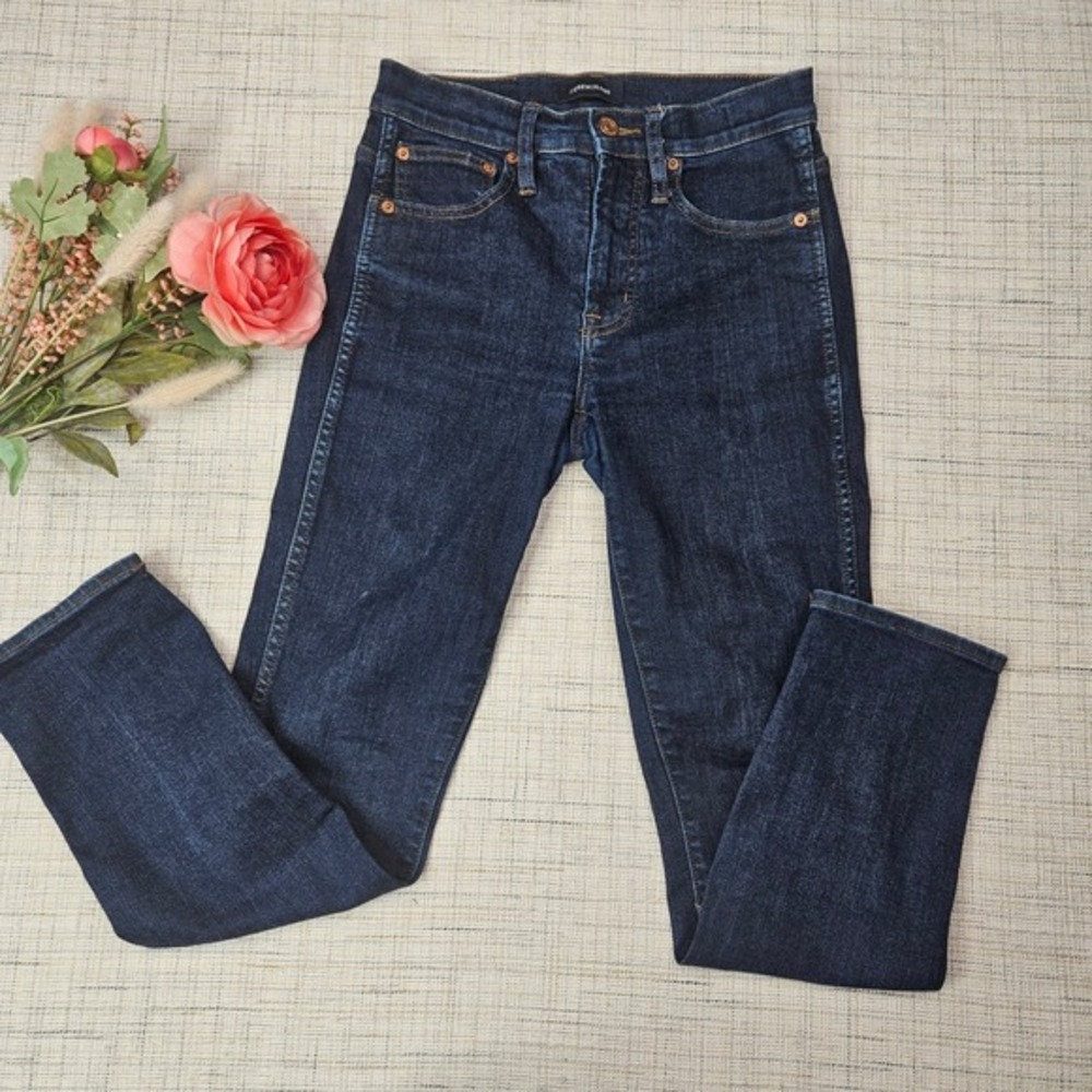 J. Crew 9" Mid Rise Vintage Slim Straight‎ Jean in Resin Rinse. Size 24